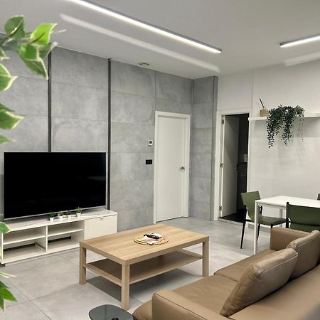 Hostel Ramon Lujan 91 Мадрид Экстерьер фото