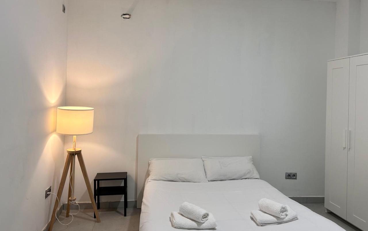 Hostel Ramon Lujan 91 Мадрид Экстерьер фото