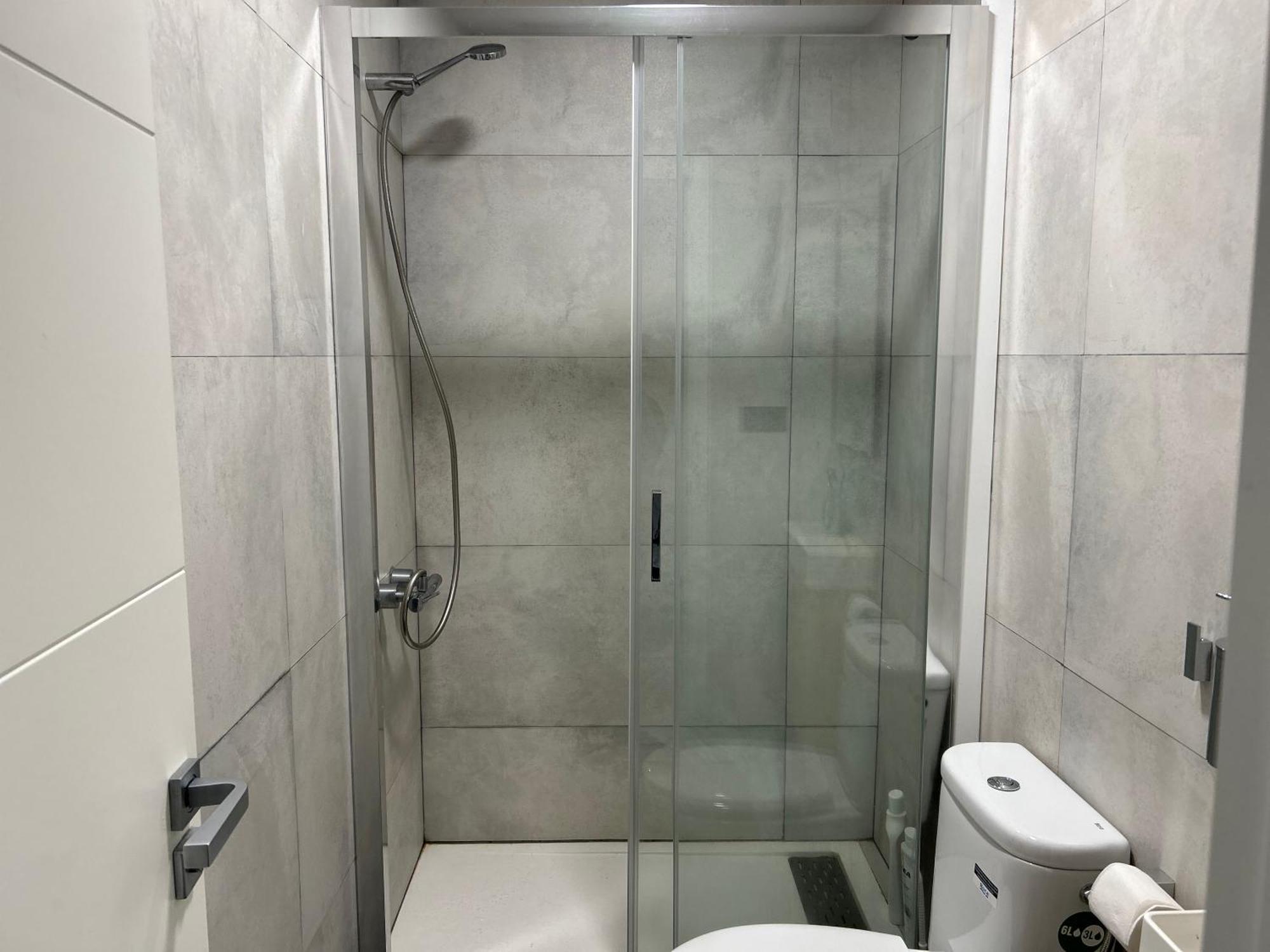Hostel Ramon Lujan 91 Мадрид Экстерьер фото